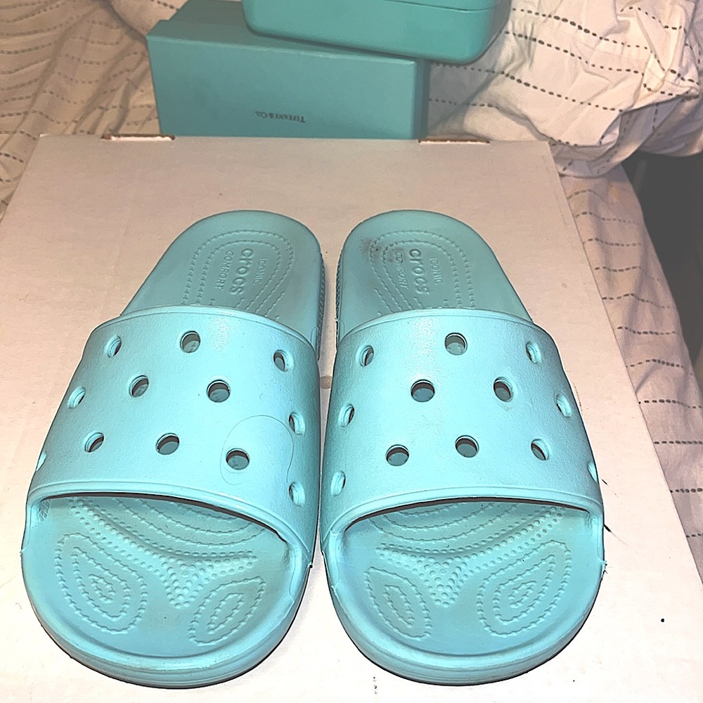Crocs Aqua slip on slides sandals - sz 7W gently pre owned condition - Picture 3 of 6